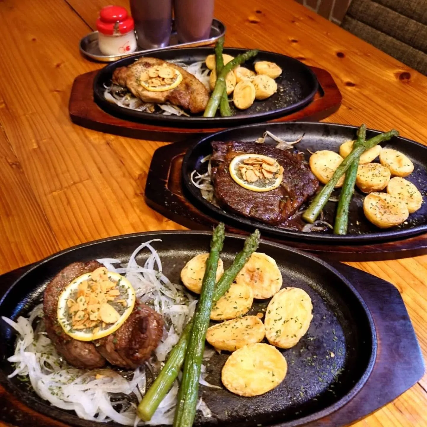 こんにちは！名護ステーキです！