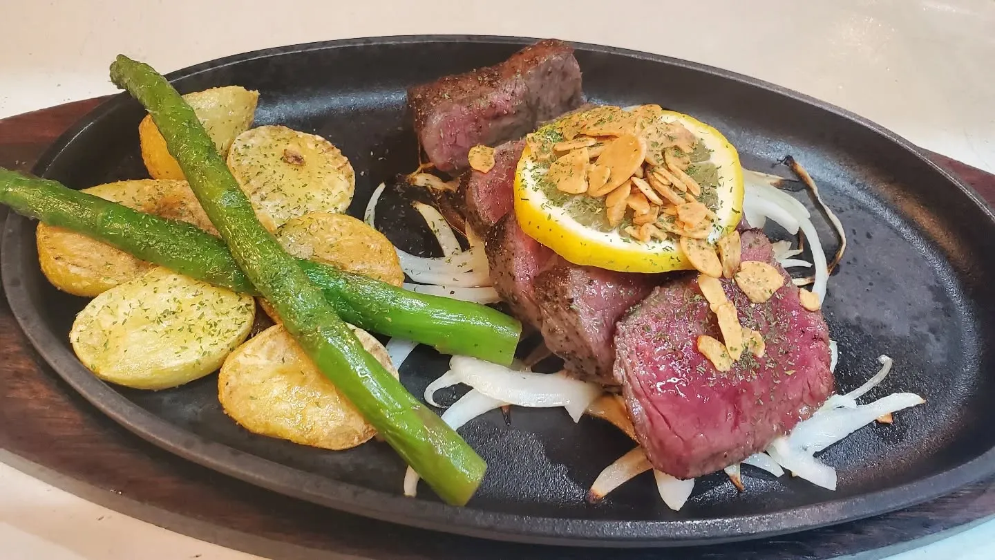 こんにちは！名護ステーキです！