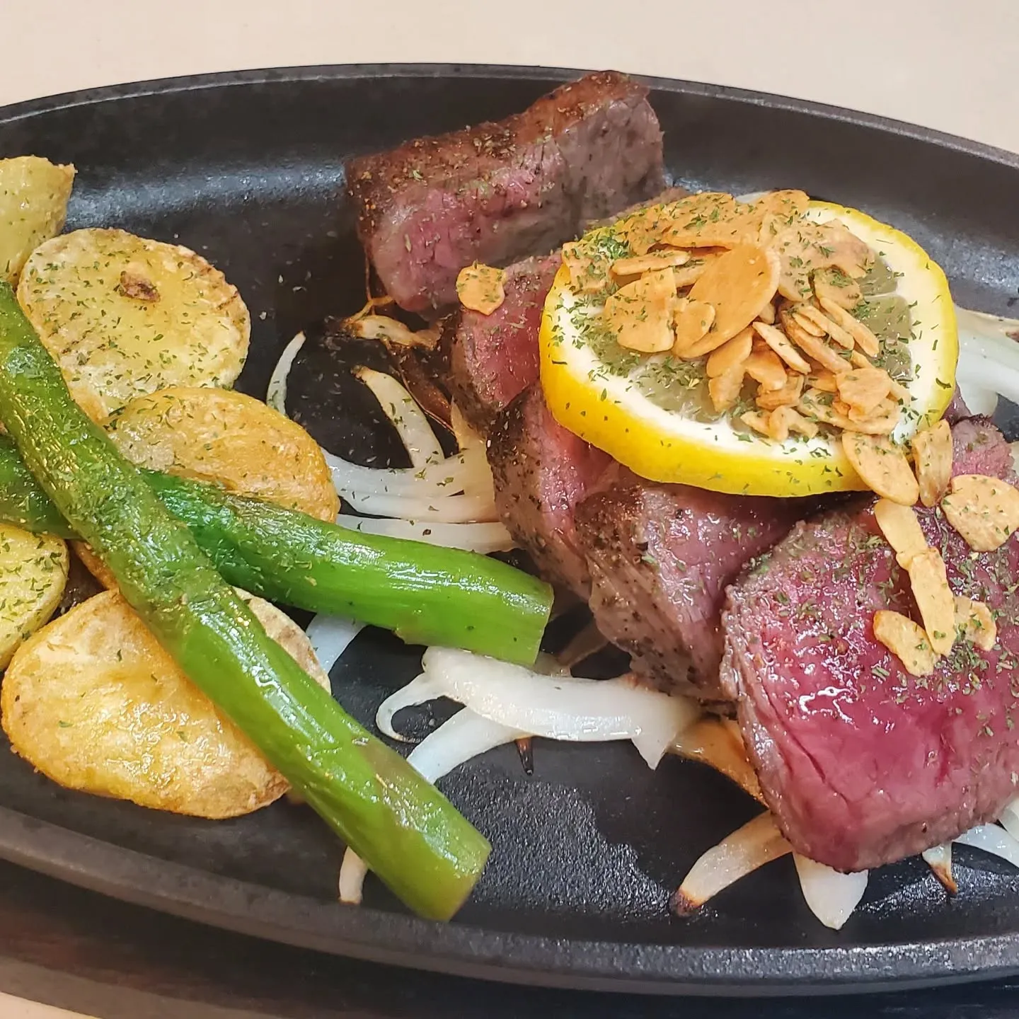 こんにちは！名護ステーキです！