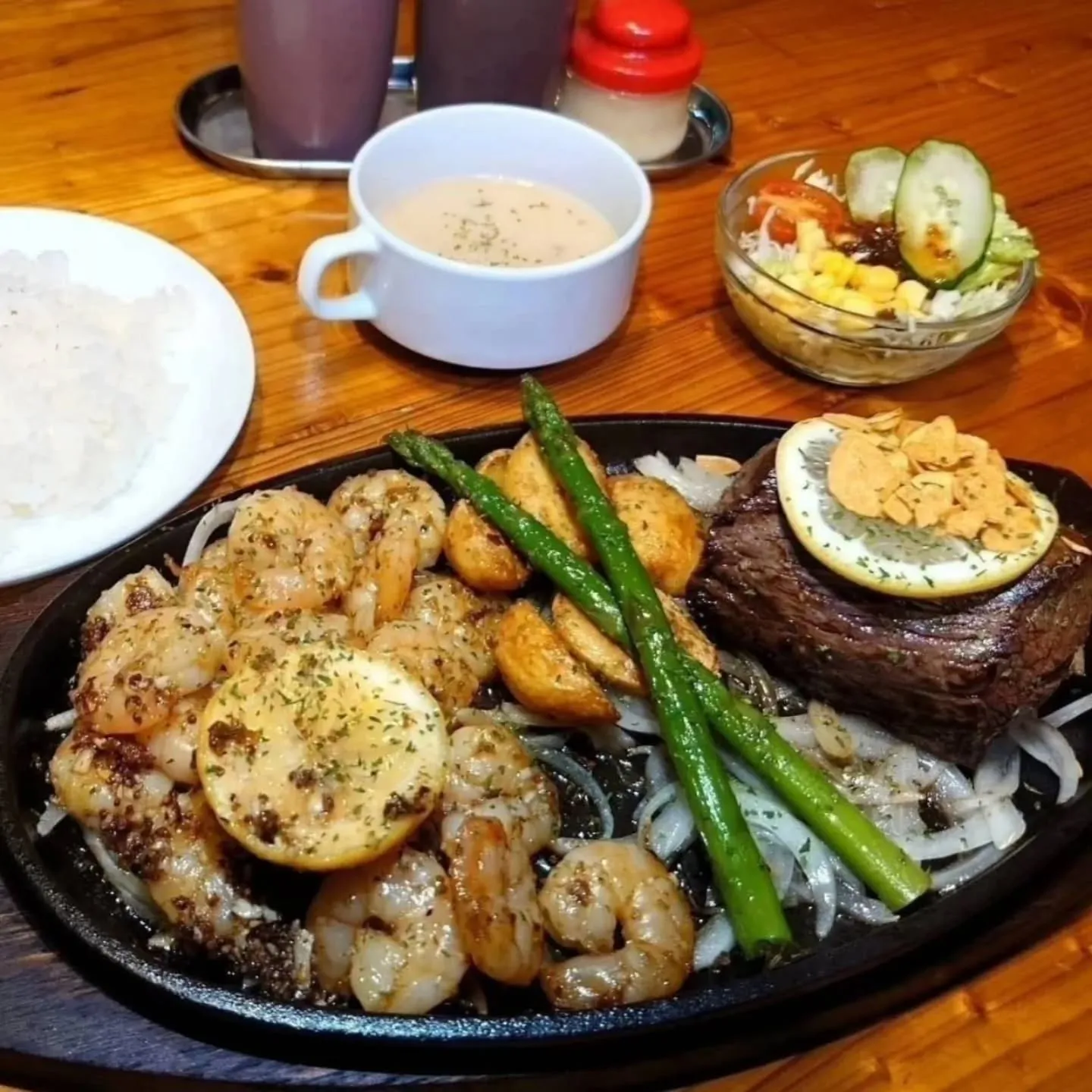 こんにちは！名護ステーキです！