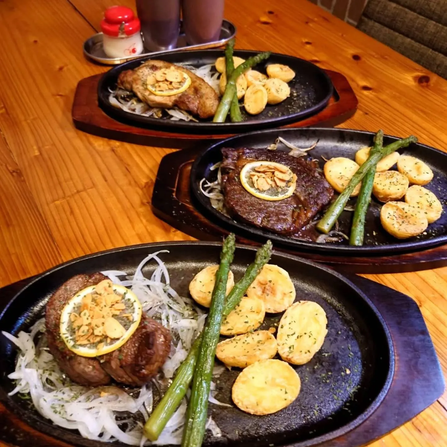 こんにちは！名護ステーキです！