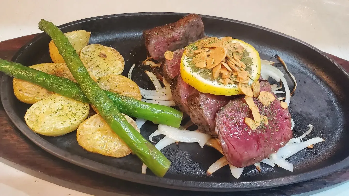 こんにちは！名護ステーキです！