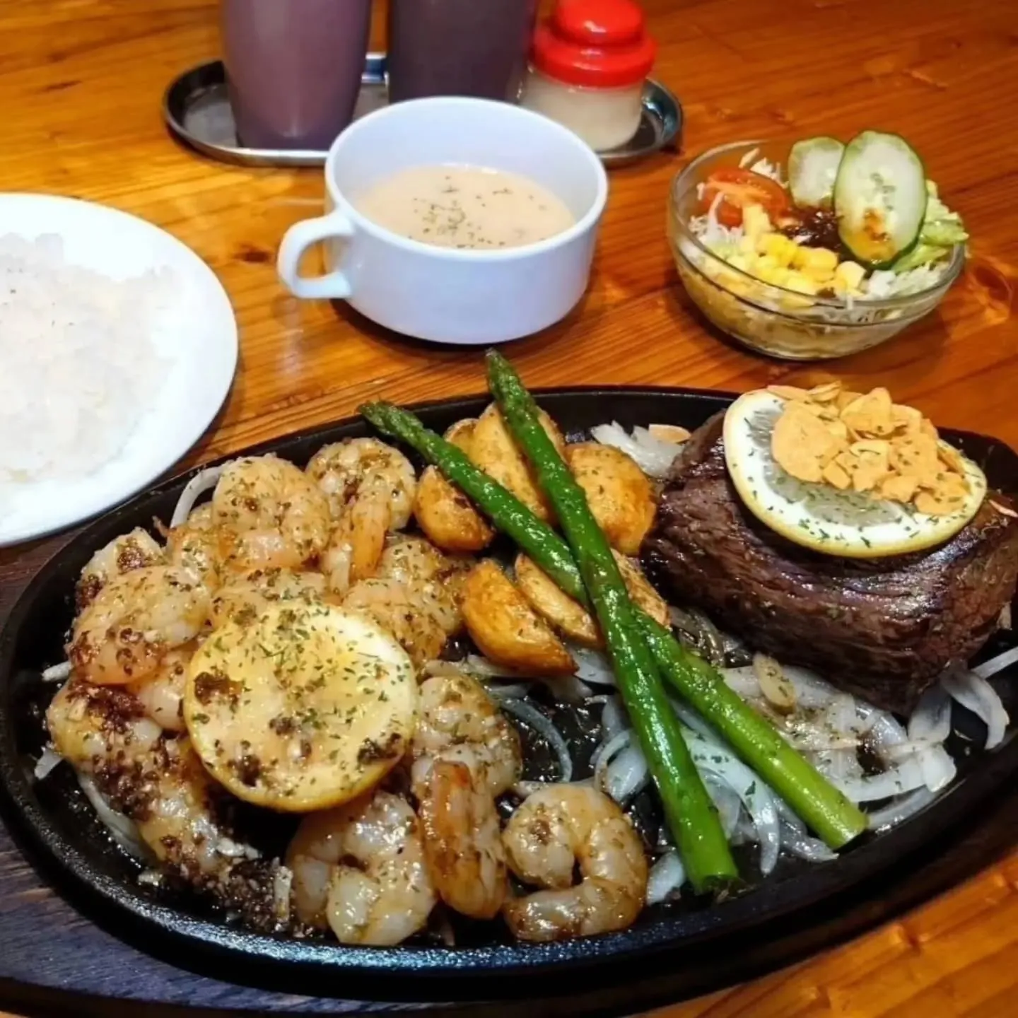 こんにちは！名護ステーキです！