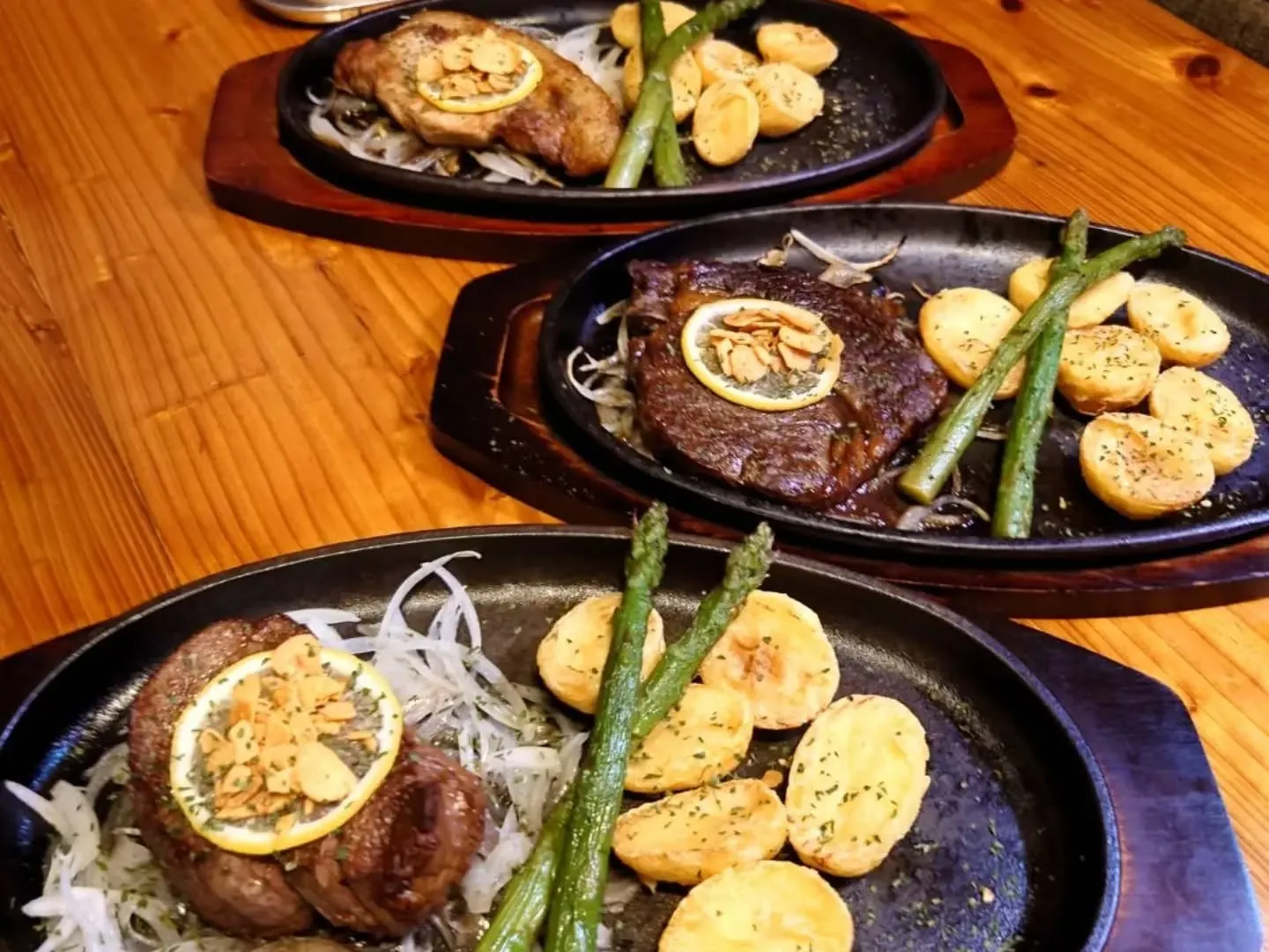 こんにちは！名護ステーキです！