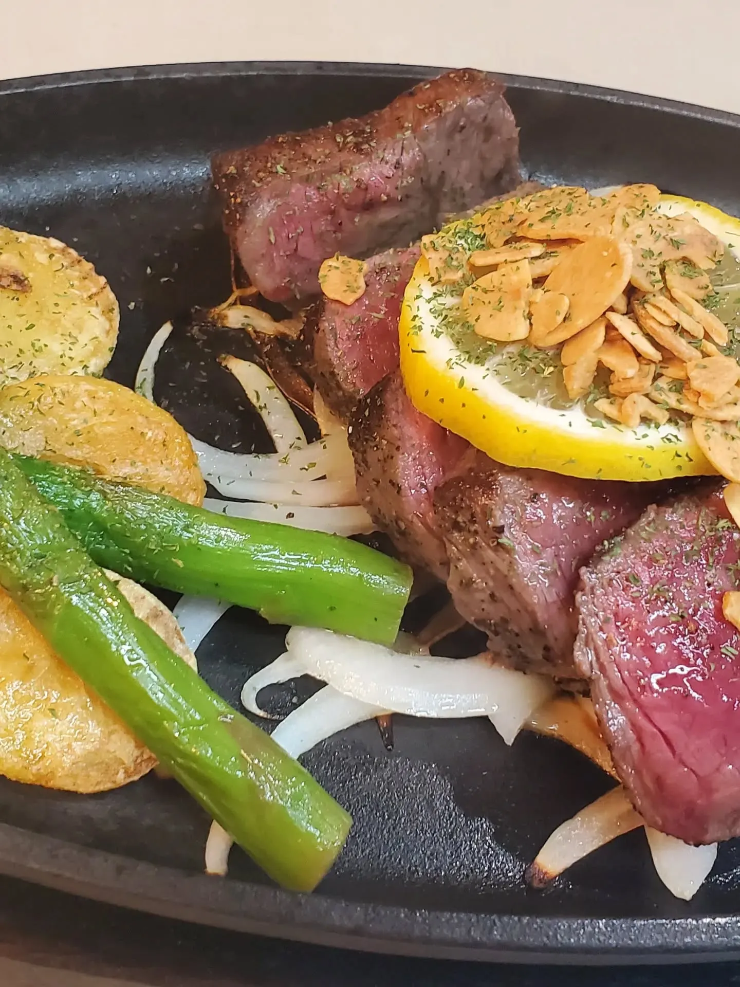 こんにちは！名護ステーキです！