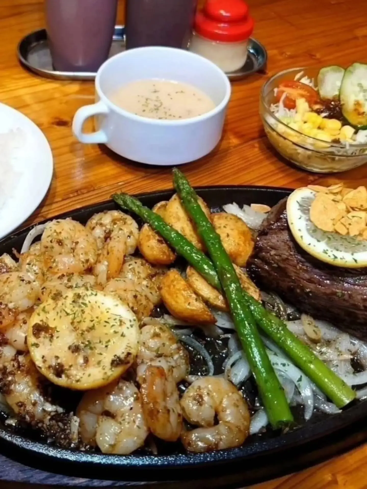 こんにちは!名護ステーキです!