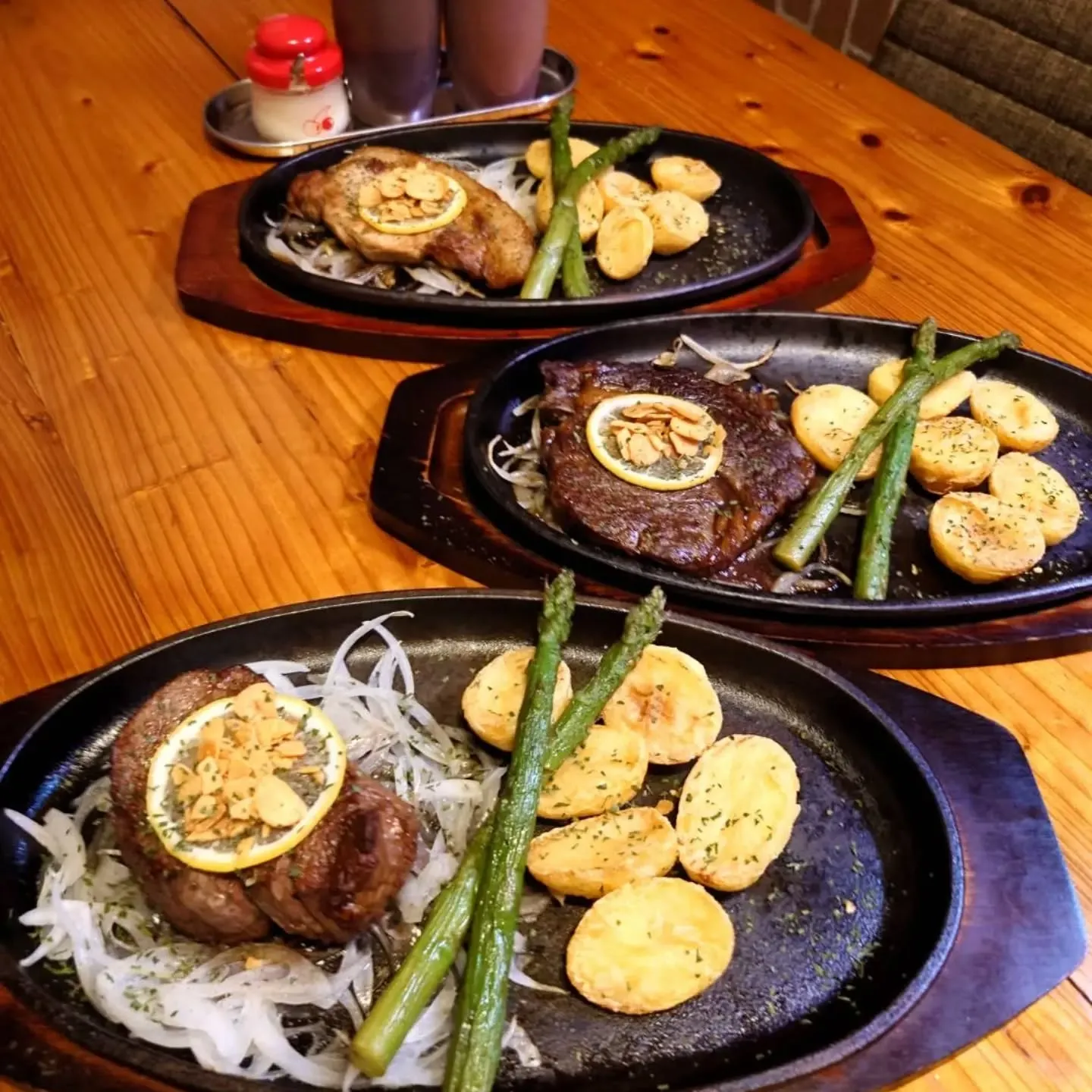 こんにちは！名護ステーキです！