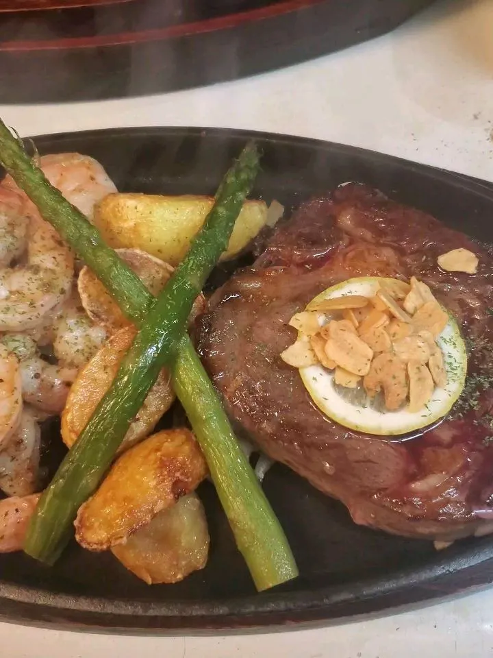 こんにちは！名護ステーキです！