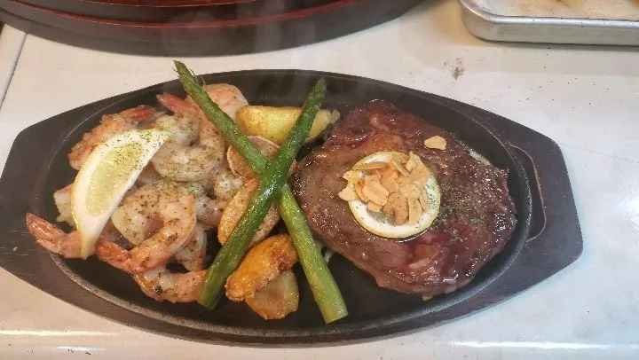 こんにちは！名護ステーキです！