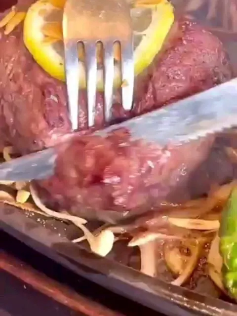 こんにちは！名護ステーキです！