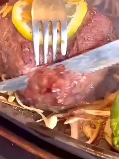 こんにちは！名護ステーキです！